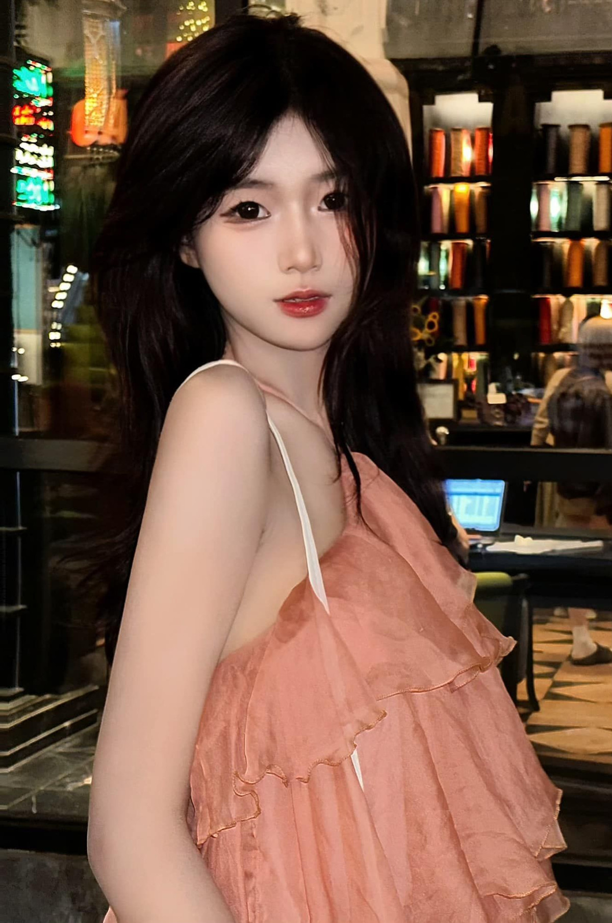 Ngoài kênh Tiktok, Mỹ Lệ cũng có lượng người theo dõi đông đảo trên các nền tảng như Facebook. Nhiều người cũng vì sự nổi tiếng của cô nàng nên đã lập ra rất nhiều tài khoản giả mạo.