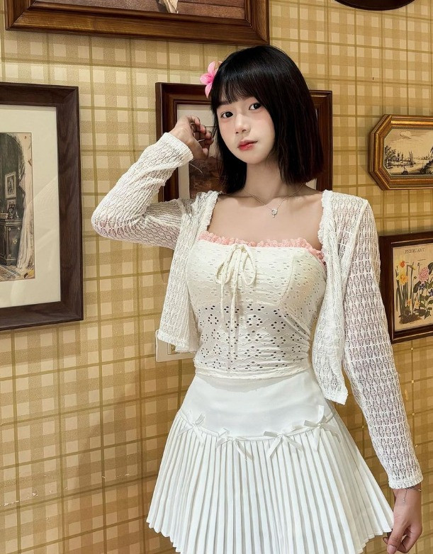 Cô bạn sở hữu làn da trắng bóc, đôi mắt to tròn có phần siêu thực. Những bức ảnh được đăng tải lên trang cá nhân của Mỹ Lệ khiến nhiều người xuýt xoa, thậm chí nhiều người cho rằng gái xinh người dân tộc Thái này có vẻ đẹp siêu thực như AI.