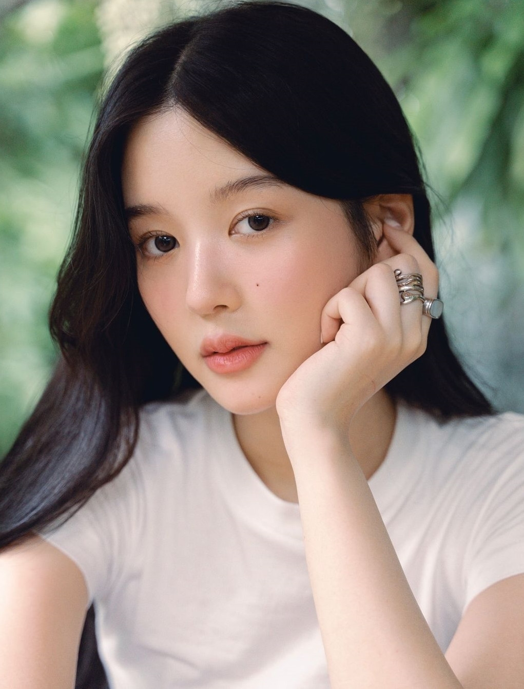 June Plearnpichaya Komalarajun sở hữu nét đẹp trong trẻo, kiêu sa chuẩn tiểu thư đài các.