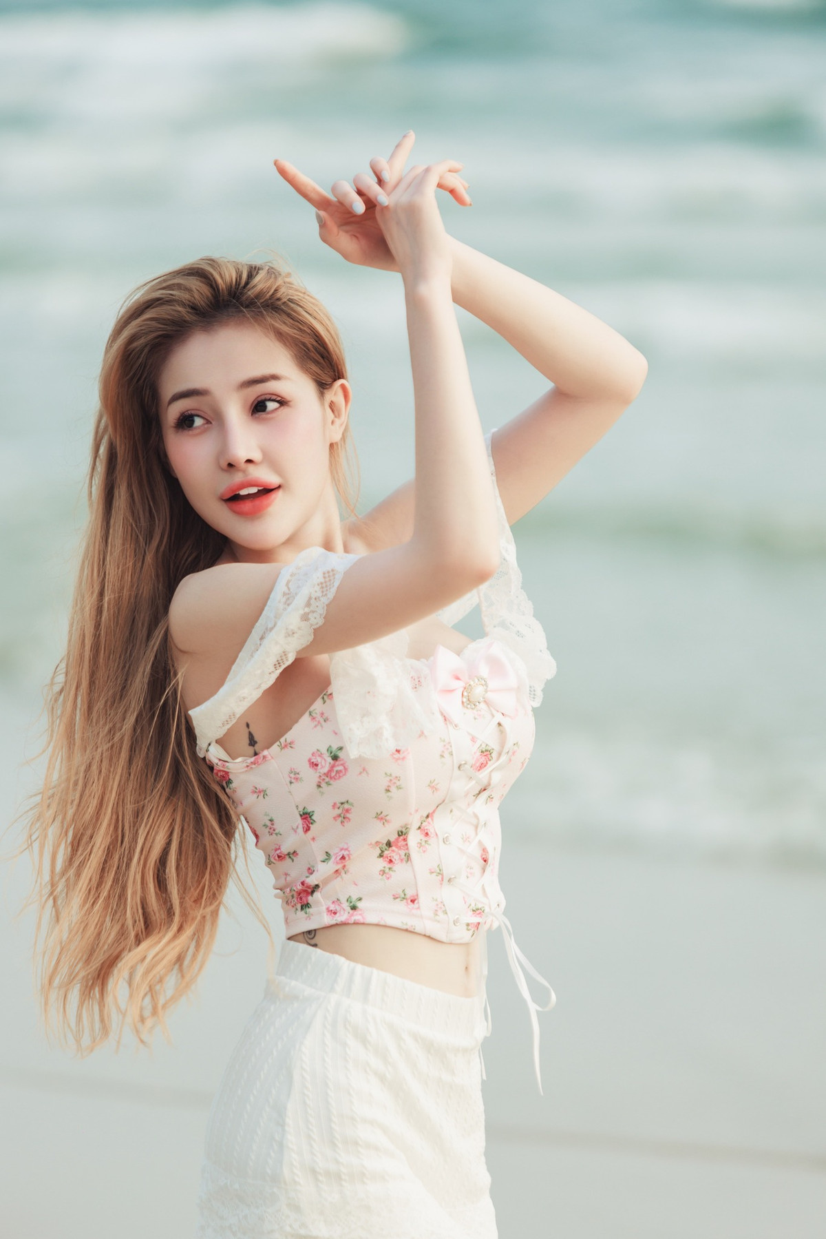 Nhan sắc lúc đó của cô nàng được nhiều người cho là hài hòa hơn. (Ảnh: FBNV)