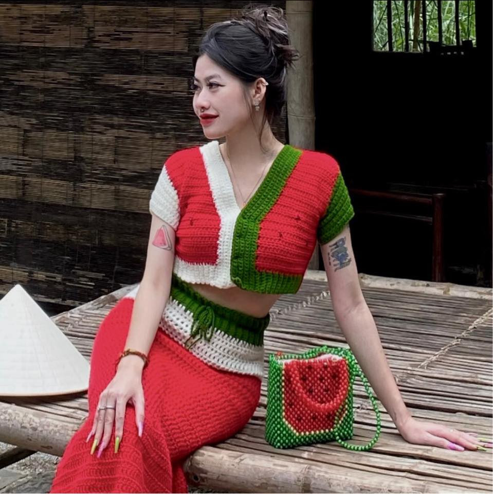 Cô nàng có hẳn một series săn sưa hấu với slogan: "Ở đâu có dưa hấu ở đó có Kim Hấu".