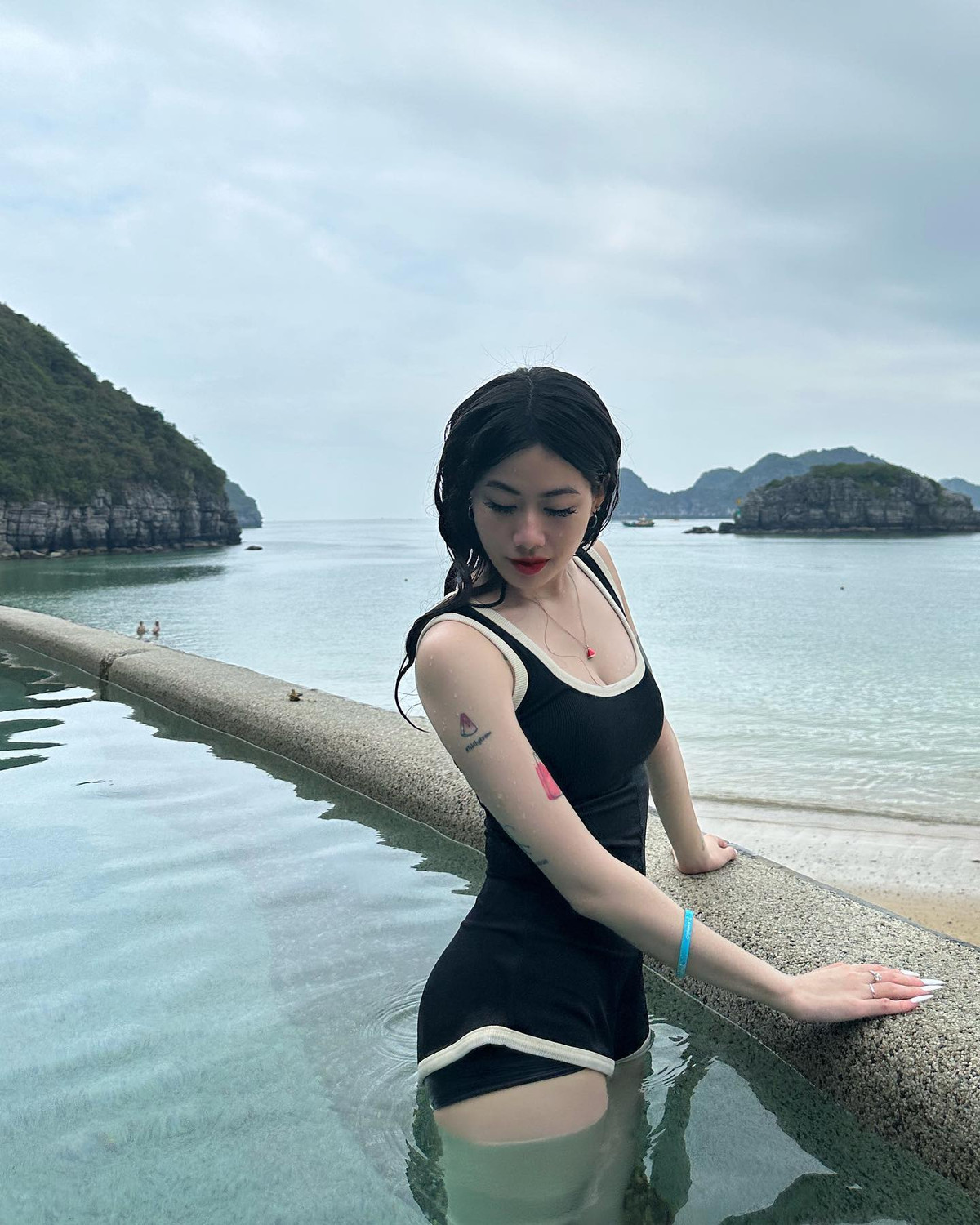 Năm 2023, Kim Hấu được đề cửa hạng mục Z-KOC của WeChoice Awards.