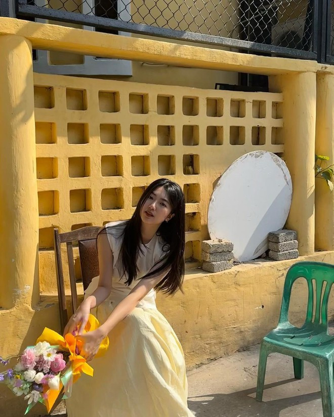 Cũng giống như Thạch Trang, Hà Thi cũng là một du học sinh.