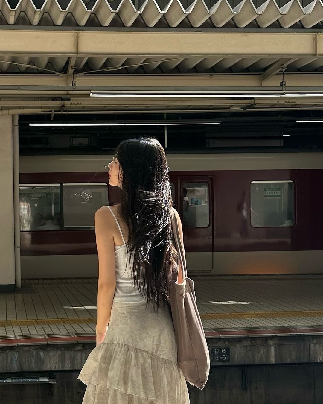 Song song với những vlog đời thường, Hà Thi còn đưa người xem đi thăm châu Âu thông qua các video du lịch.