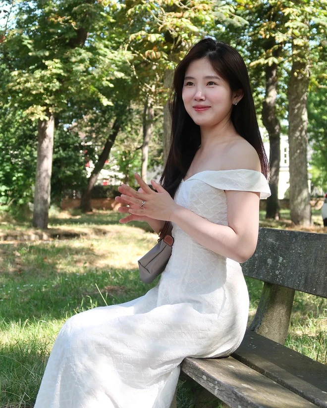 Diệp Minh (Min Ngo) - YouTuber sinh năm 1993 hiện đang sinh sống và làm việc tại Pháp. Kênh Youtube của cô nàng thu hút hơn 130.000 người đăng ký kênh.