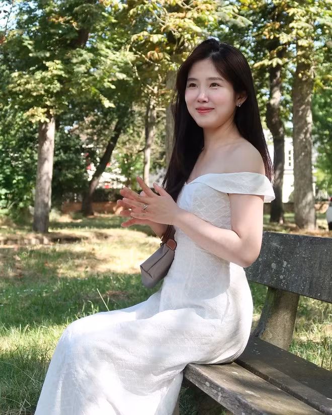 Diệp Minh (Min Ngo) - YouTuber sinh năm 1993 hiện đang sinh sống và làm việc tại Pháp. Kênh Youtube của cô nàng thu hút hơn 130.000 người đăng ký kênh.