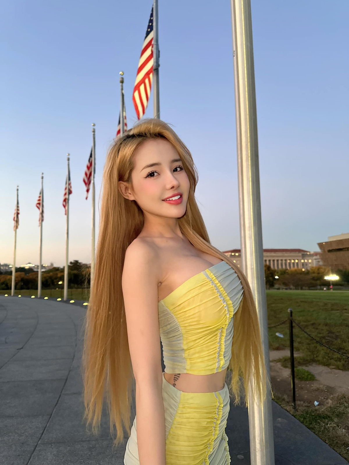 Ngân 98 là nữ DJ nổi tiếng dính liền với nhiều tai tiếng trong showbiz Việt.