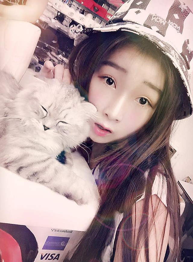 Nhan sắc xinh xắn, mang nét ngây thơ với những đường nét nhỏ nhắn trên gương mặt, Vi Xù sở hữu cho mình lượng fan đông đảo ngày ấy.