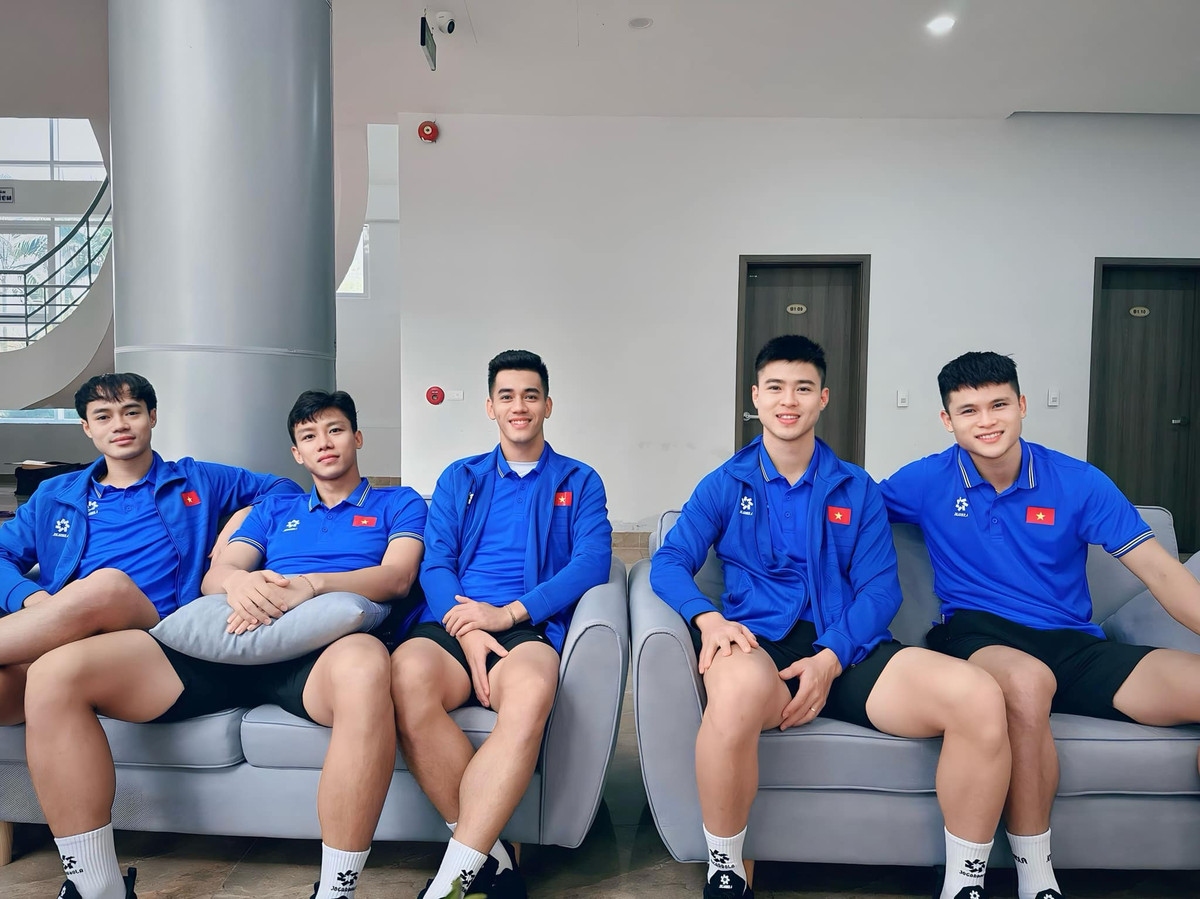 Không chỉ có Hoàng Đức, Tiến Linh, các thành viên khác của tuyển bóng đá Việt Nam cũng thân thiết với nhau như Duy Mạnh, Quế Ngọc Hải, Văn Toàn.