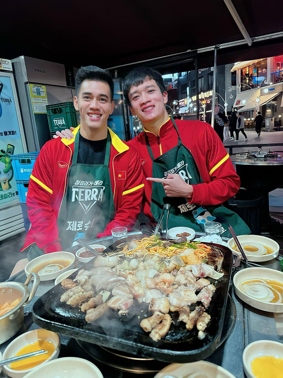 Hoàng Đức và Tiến Linh là đôi bạn thân thiết, thường xuyên có mặt cạnh nhau.