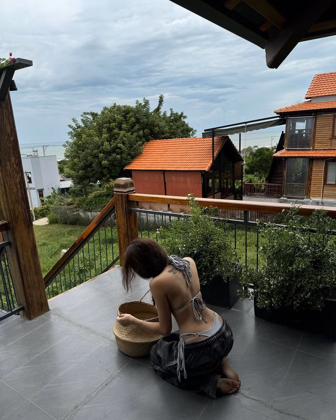 Phạm Phương Anh, hay còn được biết tới với cái tên Grape Phạm, là một trong những gương mặt hotgirl phòng gym thu hút sự chú ý của cộng đồng mạng nhờ vẻ ngoài gợi cảm, quyến rũ.