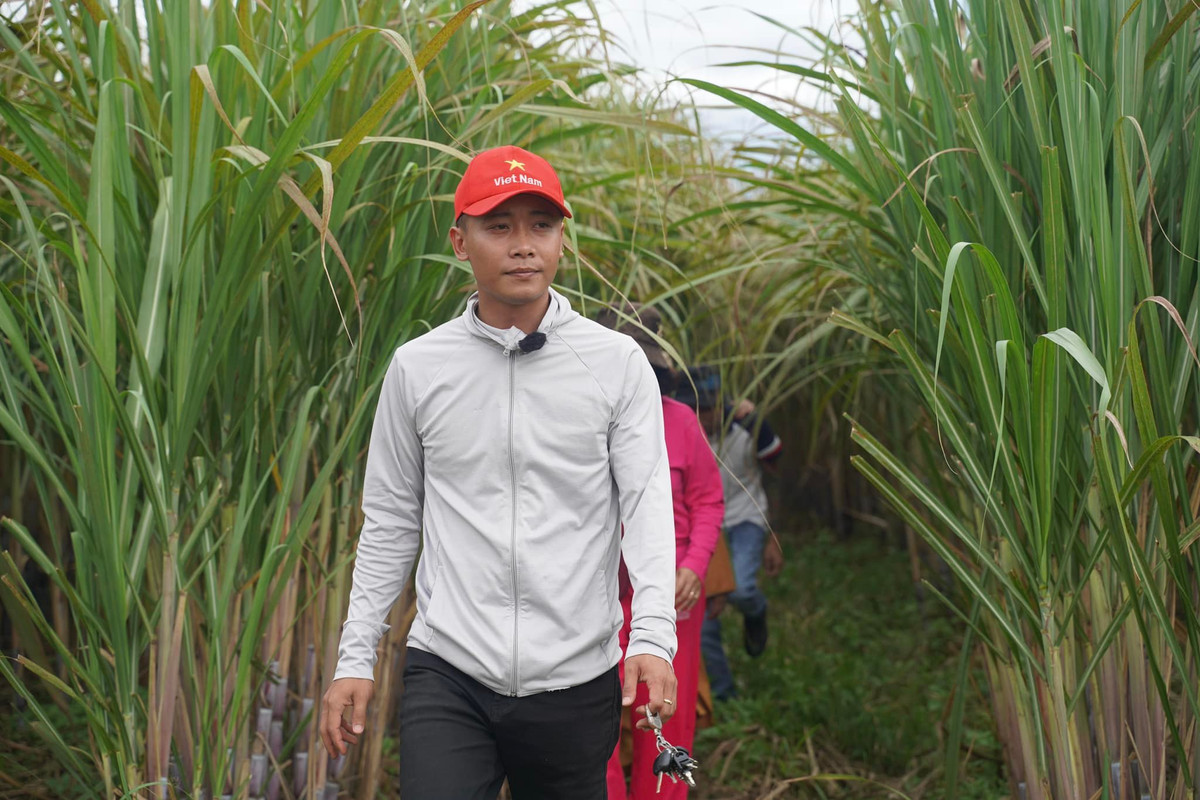 Quang Linh từng được mọi người yêu mến gọi là “người hùng châu Phi”. Hiện tại, ngoài phát triển kênh YouTube, Quang Linh Vlog còn có sự nghiệp kinh doanh riêng, đồng thời tham gia livestream bán hàng. (Ảnh: FBNV) 