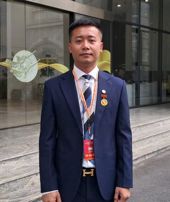 Quang Linh Vlogs tên thật là Phạm Quang Linh sinh năm 1997, tại tỉnh Nghệ An, được biết đến là người sáng lập kênh Youtube "Quang Linh Vlogs - Cuộc sống châu Phi". (Ảnh: page Thông tin Chính Phủ)