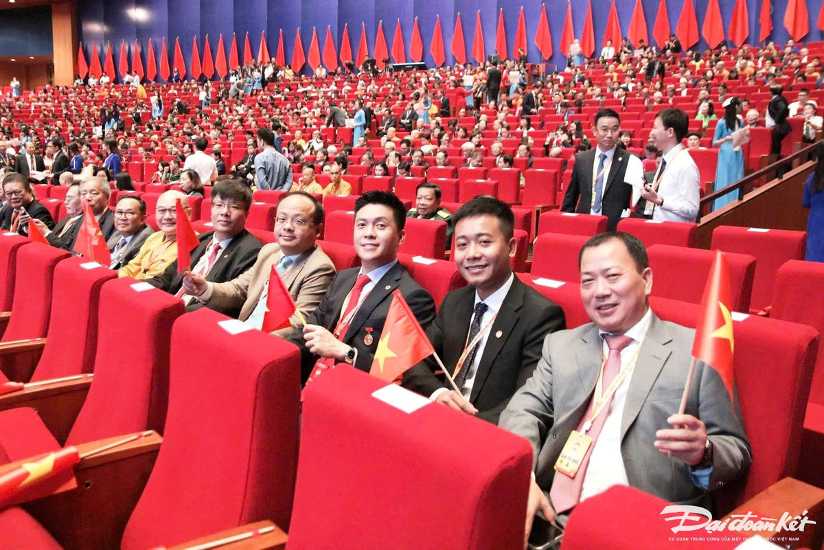 Hình ảnh chàng trai Nghệ An với những chia sẻ khiêm tốn nhưng vô cùng sâu sắc khiến netizen thán phục. (Ảnh: page Thông tin Chính Phủ)