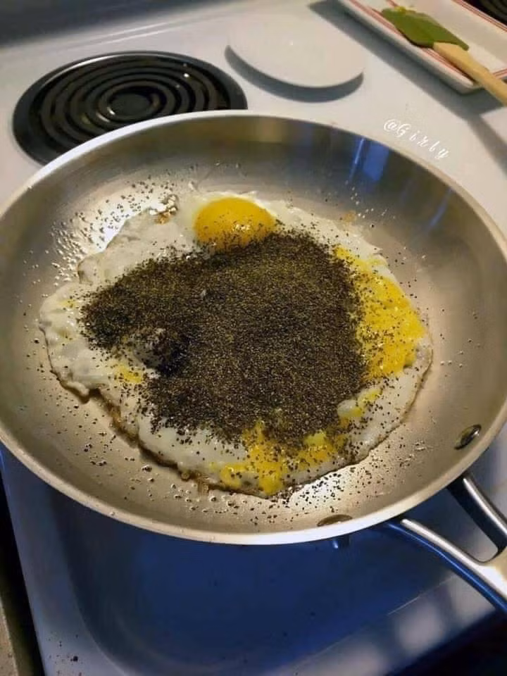 Không biết nên gọi là trứng rán hay tiêu rán nữa...