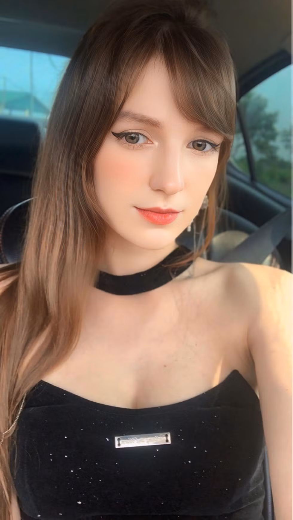 Sở hữu nhan sắc như thiên thần cũng phong cách ăn mặc cực chất, nữ DJ người Ukraine được lòng rất nhiều quán bar ở khu vực miền Bắc.