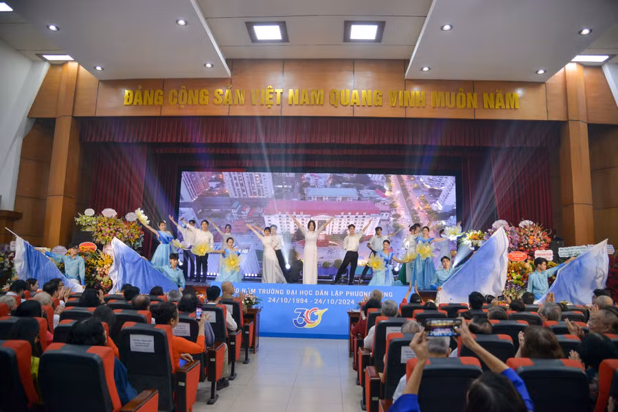 DH Phuong Dong chang duong 30 nam xay dung va phat trien-Hinh-3