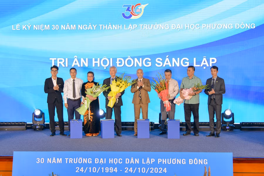 DH Phuong Dong chang duong 30 nam xay dung va phat trien-Hinh-6