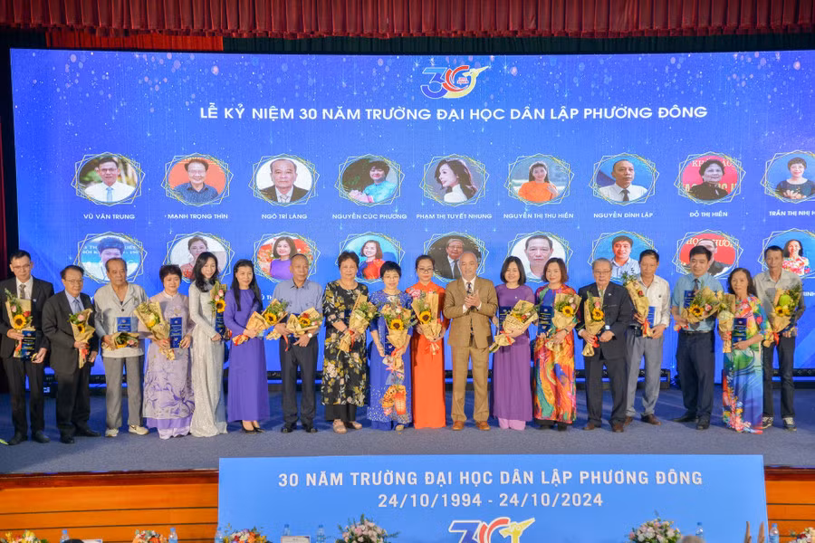 DH Phuong Dong chang duong 30 nam xay dung va phat trien-Hinh-7