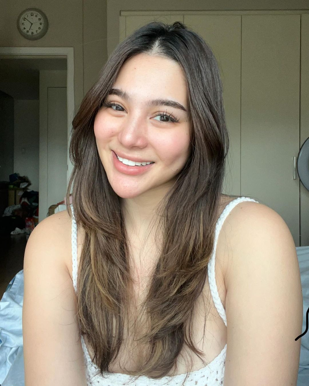 Sau khi sinh con, Trên trang cá nhân, Shain thường xuyên đăng tải những clip thực hiện các động tác vũ đạo cuốn hút và vô cùng điêu luyện.