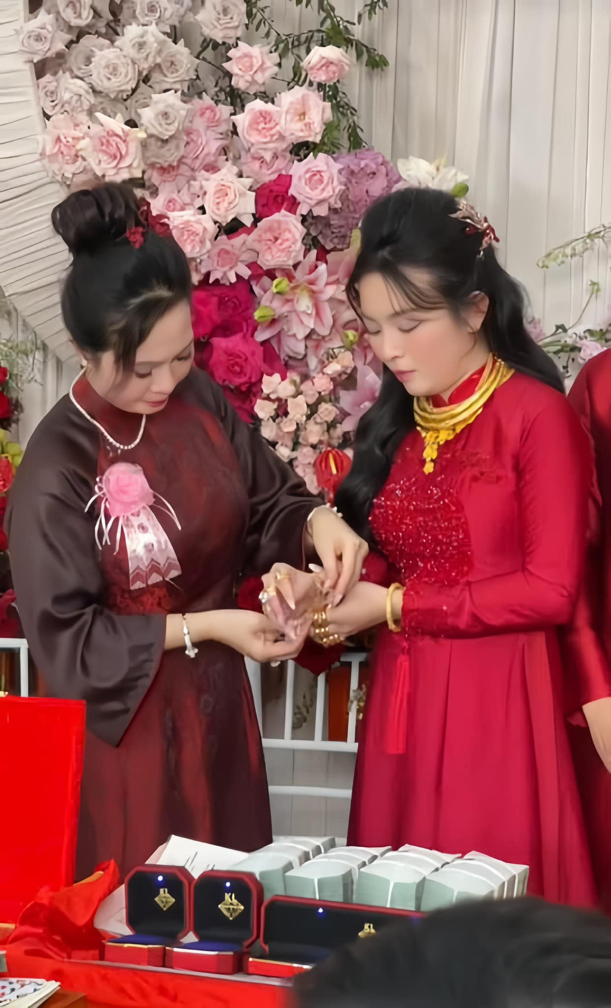 Video được 1 make-up artist đăng tải đã nhanh chóng thu hút lượt view khổng lồ với vô vàn bình luận "xin vía" từ chị em.