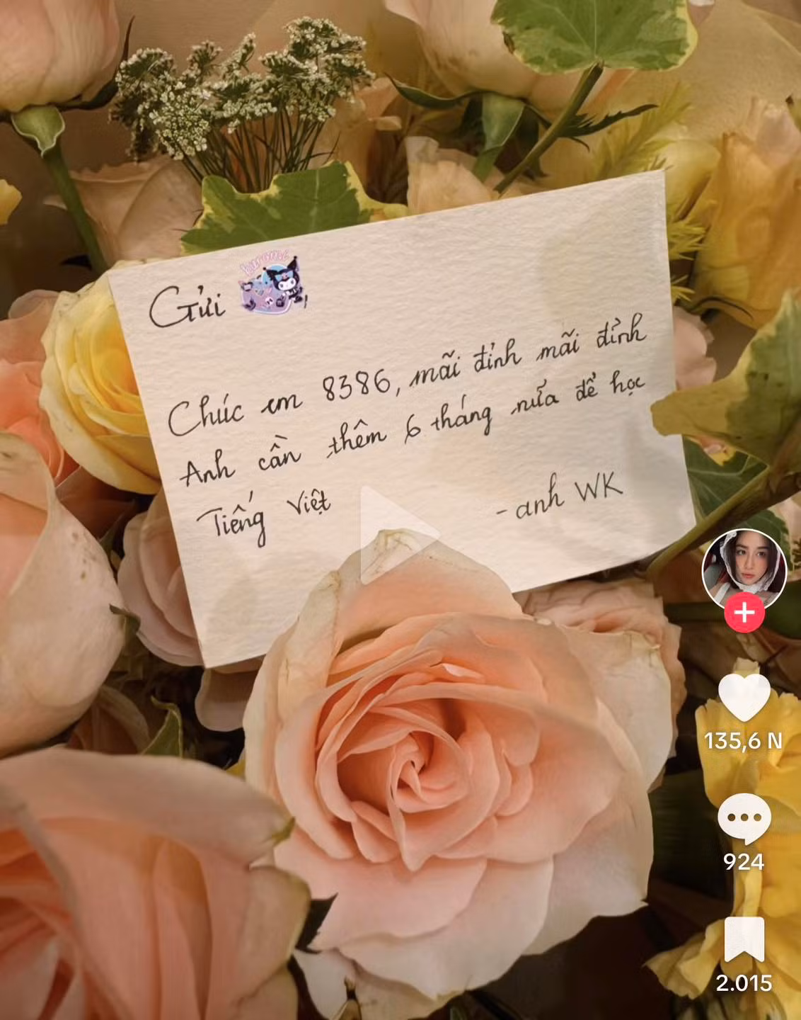 Ngay lập tức, cặp đôi đã có màn "phát cơm chó" cho fan của mình, khi tấm thiệp của Wukong gửi cho Quyên Qui đã hứa hẹn anh chàng sẽ học tiếng Việt trong nửa năm tới, đồng thời còn chúc mỹ nhân "8386 mãi đỉnh mãi đỉnh".