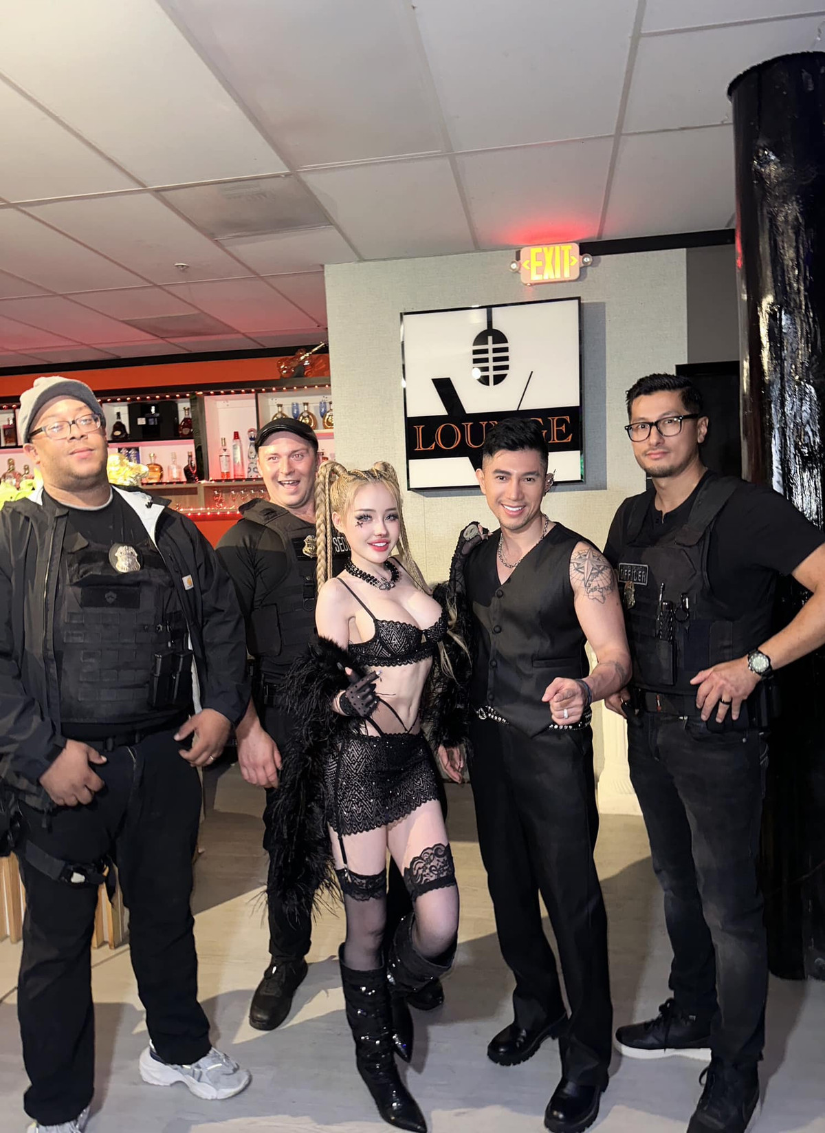 Trong loạt ảnh được đăng tải, nhiều người nhận xét dung nhan của cô nàng có phần đã ổn định hơn so với lúc mới phẫu thuật thẩm mỹ.