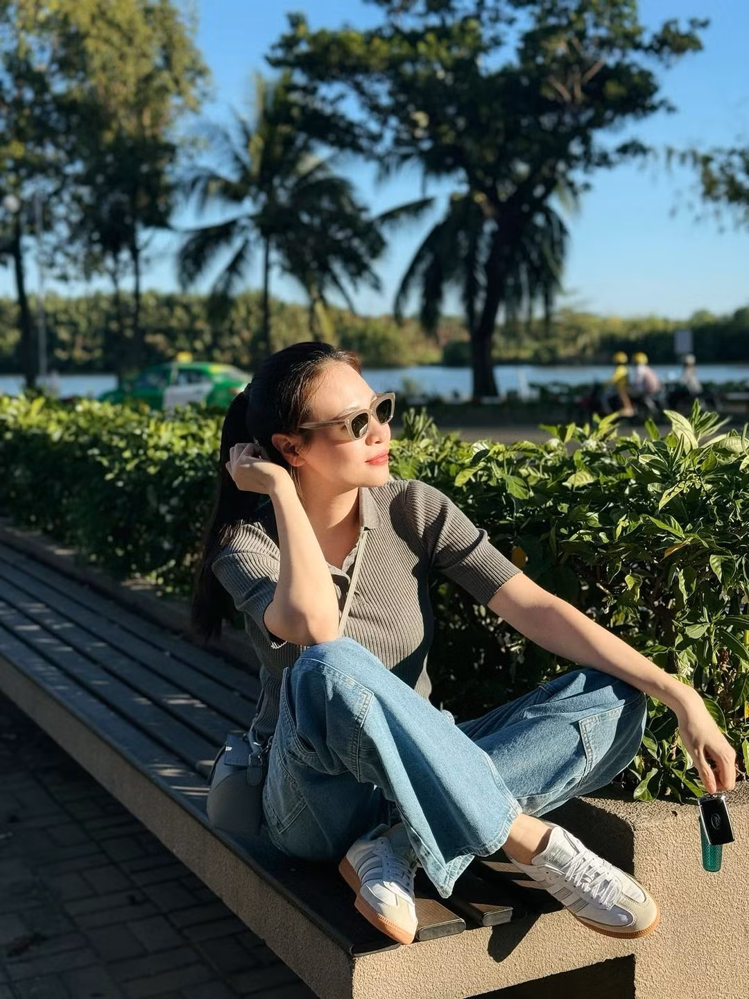 Đàm Thu Trang và Cường Đô La kết hôn vào tháng 7/2019. Cặp vợ chồng lần lượt chào đón 2 con là Suchin (4 tuổi), Sutin (hơn 1 tuổi). Ngoài ra, nam doanh nhân còn 1 cậu con trai với Hồ Ngọc Hà tên Subeo, sinh năm 2010.