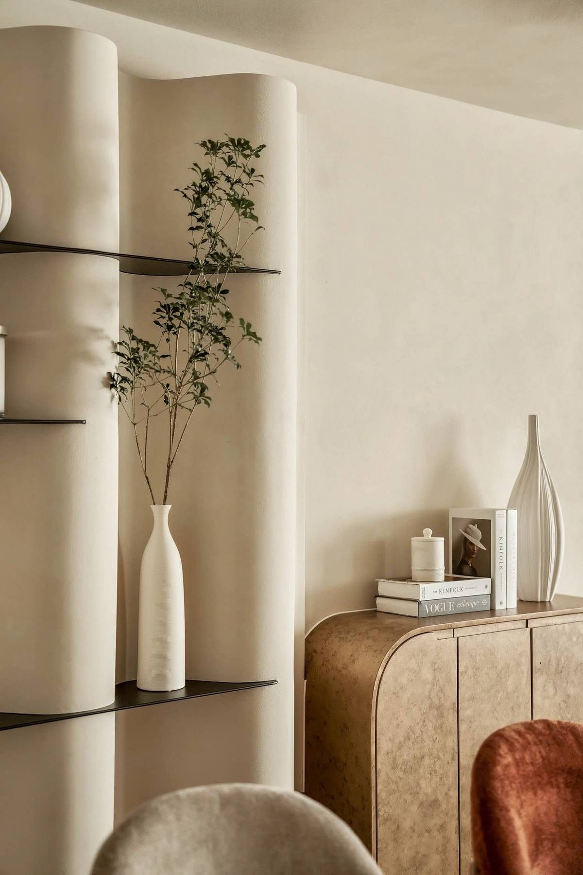 Các vật dụng được bài trí khá đơn giản, tạo nên sự hiện đại.