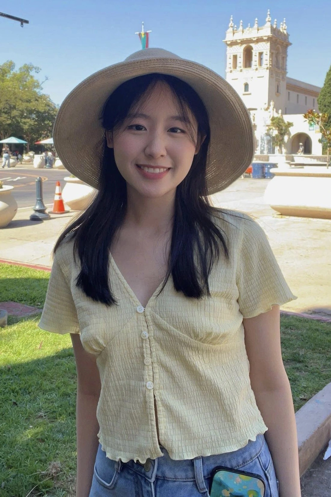 Tuy sinh 4 nhưng 4 chị em lại sở hữu mỗi người một vẻ. Người nhẹ nhàng, nữ tính, người sắc sảo, cá tính.