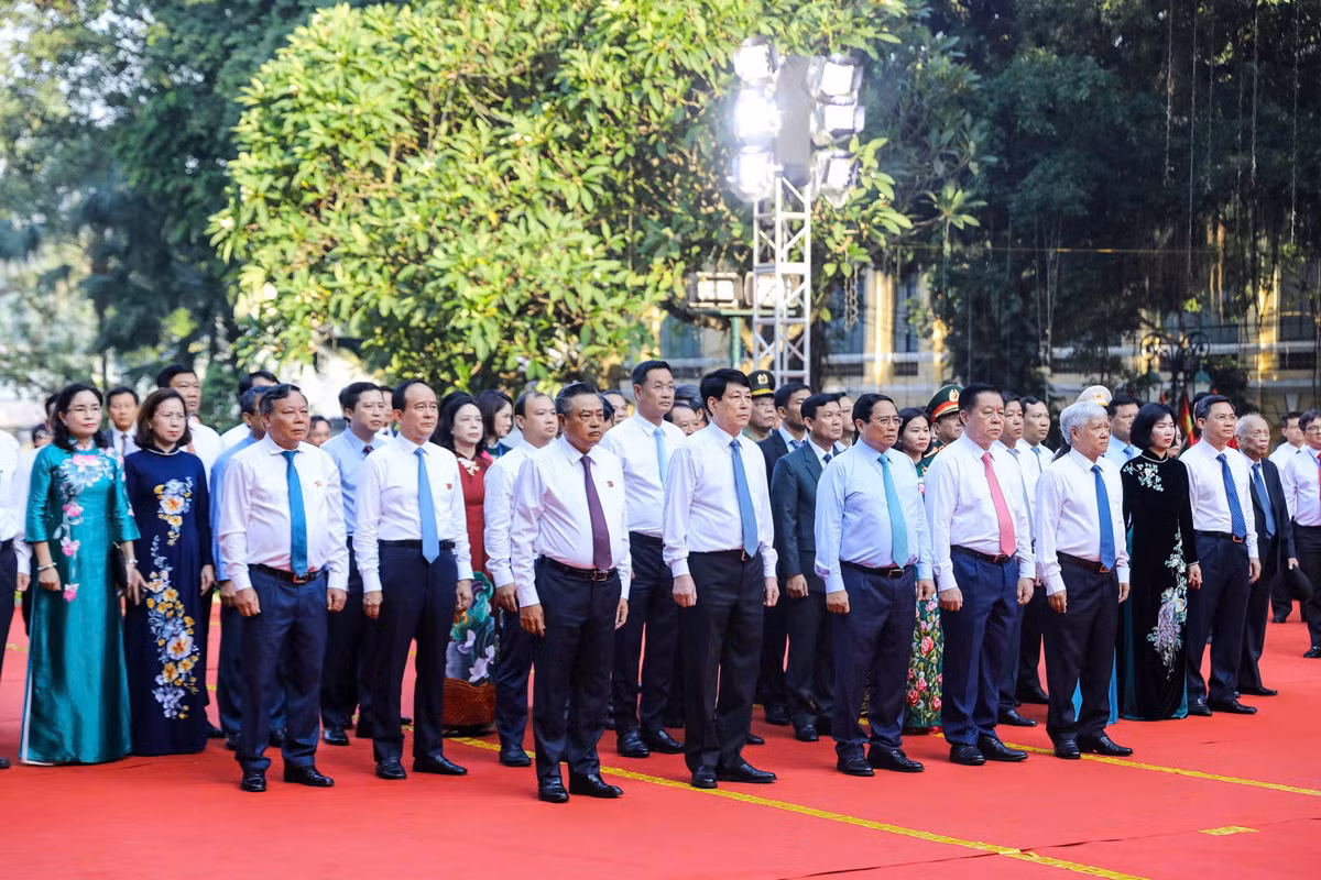 “Ngày hội Văn hóa vì Hòa bình” được tổ chức nhằm kỷ niệm 70 năm Ngày Giải phóng Thủ đô (10/10/1954 – 10/10/2024) và 25 năm Hà Nội được UNESCO vinh danh Thành phố vì hòa bình (16/7/1999 – 16/7/2024). Tham dự buổi lễ khai mạc có Ủy viên Bộ Chính trị, Thủ tướng Chính phủ Phạm Minh Chính; Ủy viên Bộ Chính trị, Thường trực Ban Bí thư Lương Cường; Ủy viên Bộ Chính Trị, Chủ tịch Ủy ban T.Ư MTTQ Việt Nam Đỗ Văn Chiến; Ủy viên Bộ Chính trị, Trưởng ban Tuyên giáo T.Ư Nguyễn Trọng Nghĩa, cùng nhiều lãnh đạo các cấp, ban ngành.