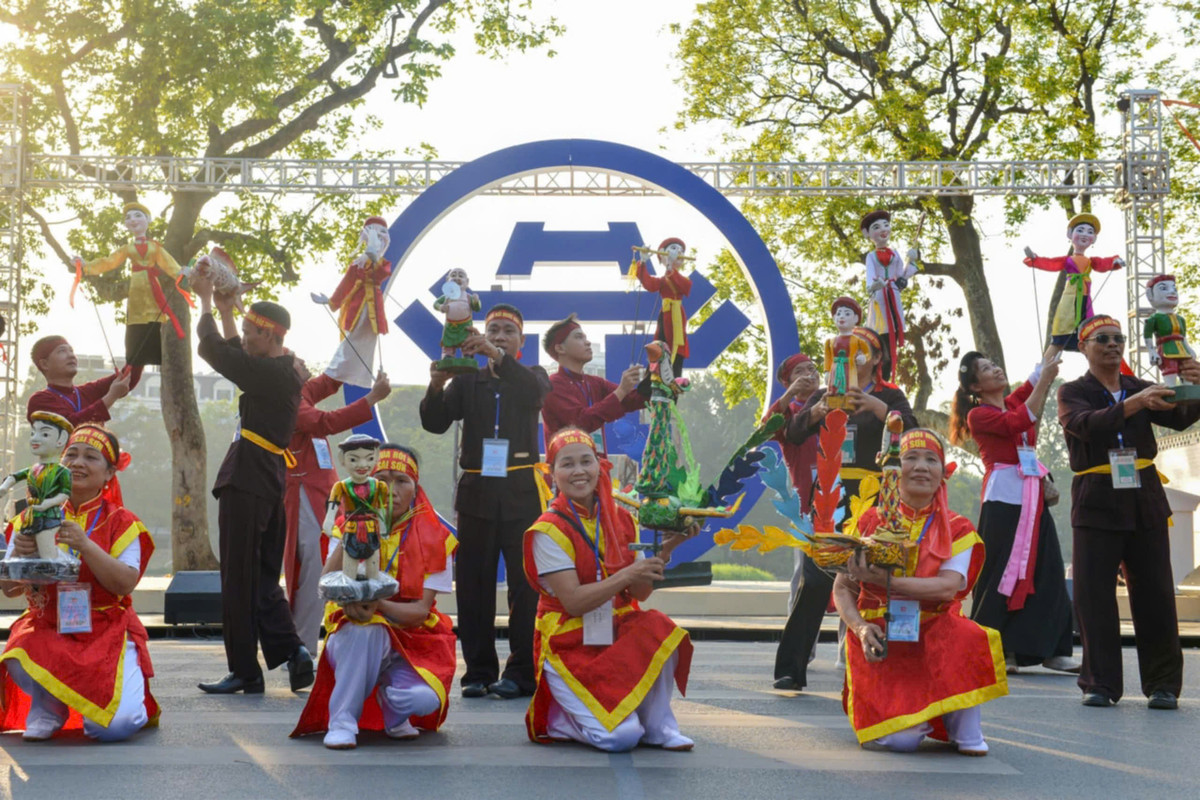 Nhiều màn trình diễn giới thiệu về tín ngưỡng thờ cúng của Thăng Long - Hà Nội khiến người xem được chứng kiến nhiều truyền thống thờ phụng khác nhau của dân gian.