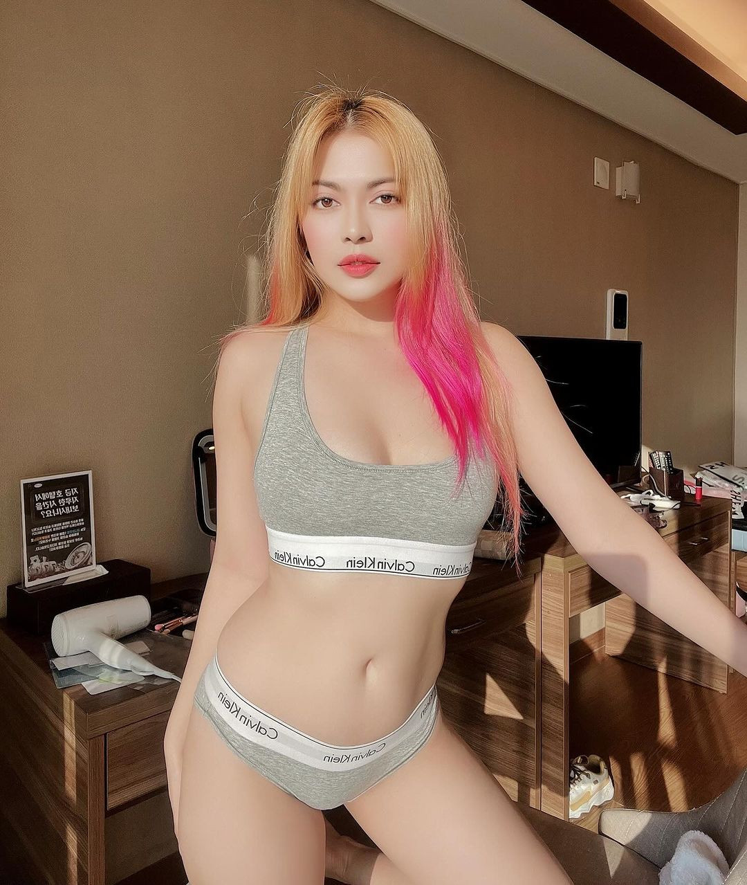 Tantin Legaspi Meneses theo đuổi phong cách gợi cảm, quyến rũ.