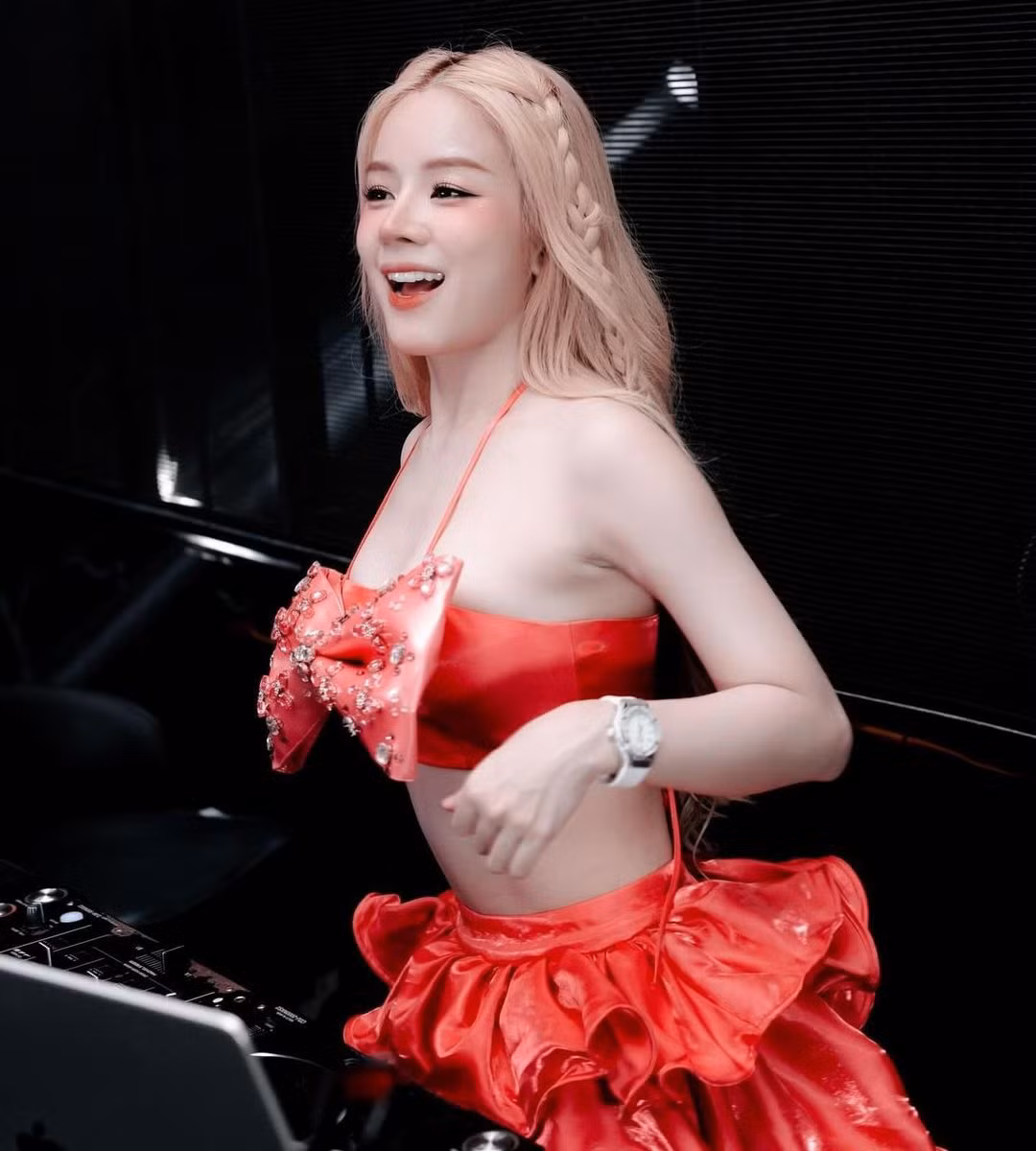 Mie cũng thường xuyên làm mới hình ảnh của mình trong nhiều phong cách khác nhau. (Ảnh: IGNV)