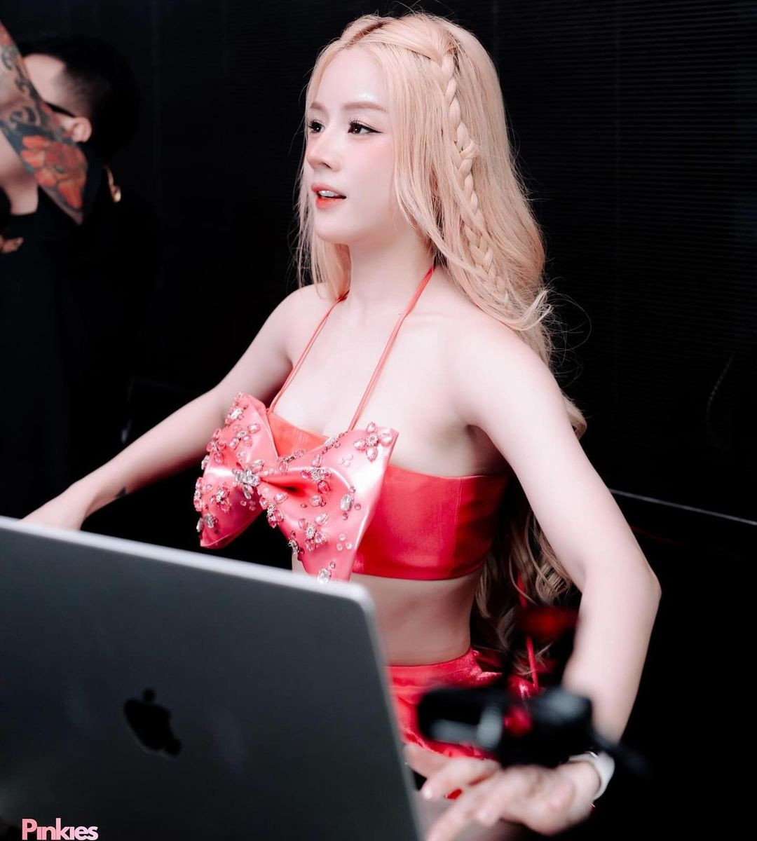 Ở tuổi 29, cô đang là một trong những DJ đắt show, có thu nhập tốt trong giới.