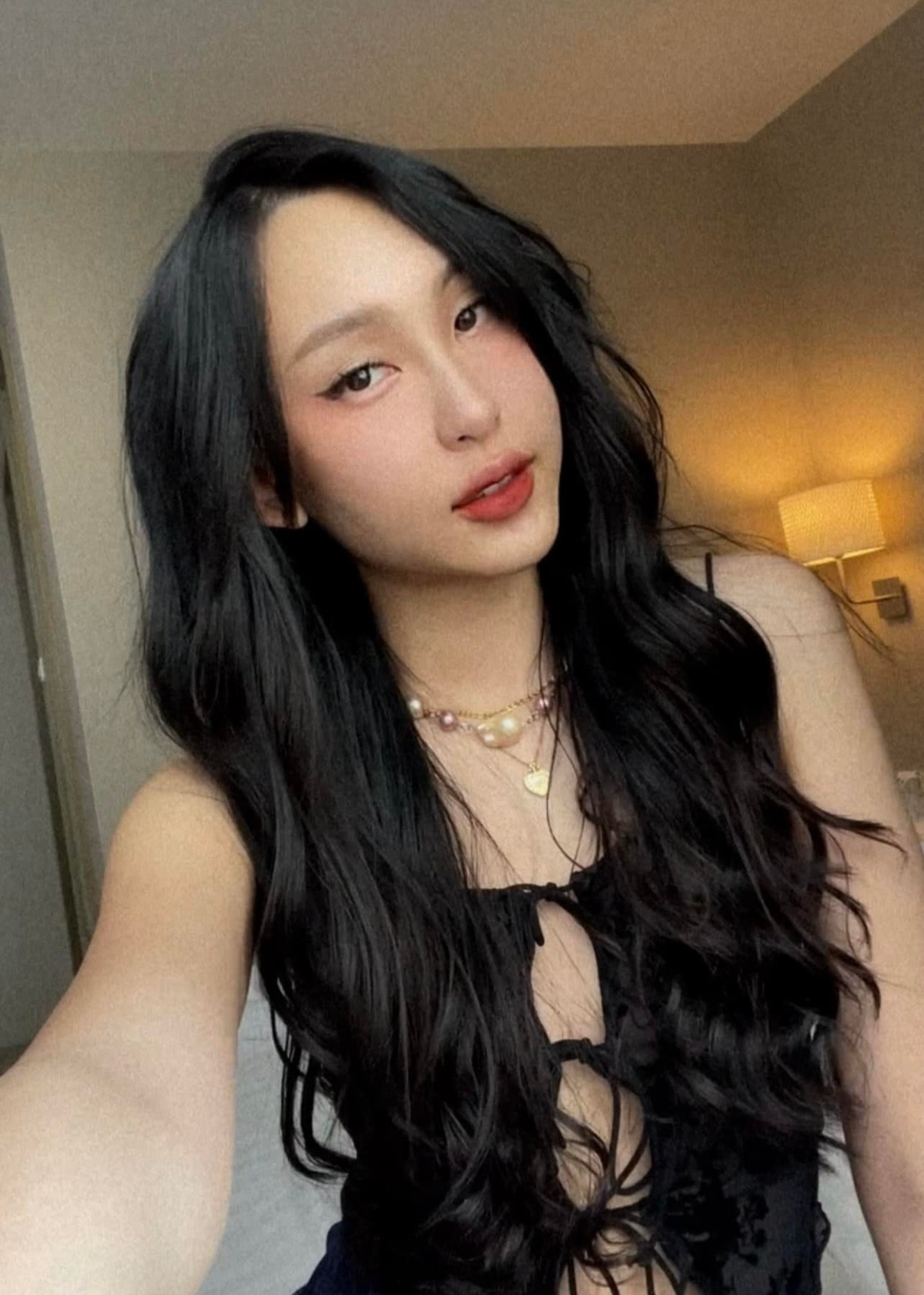 Phạm Mi cũng làm người mẫu ảnh và TikToker trên mạng với hàng nghìn lượt theo dõi.