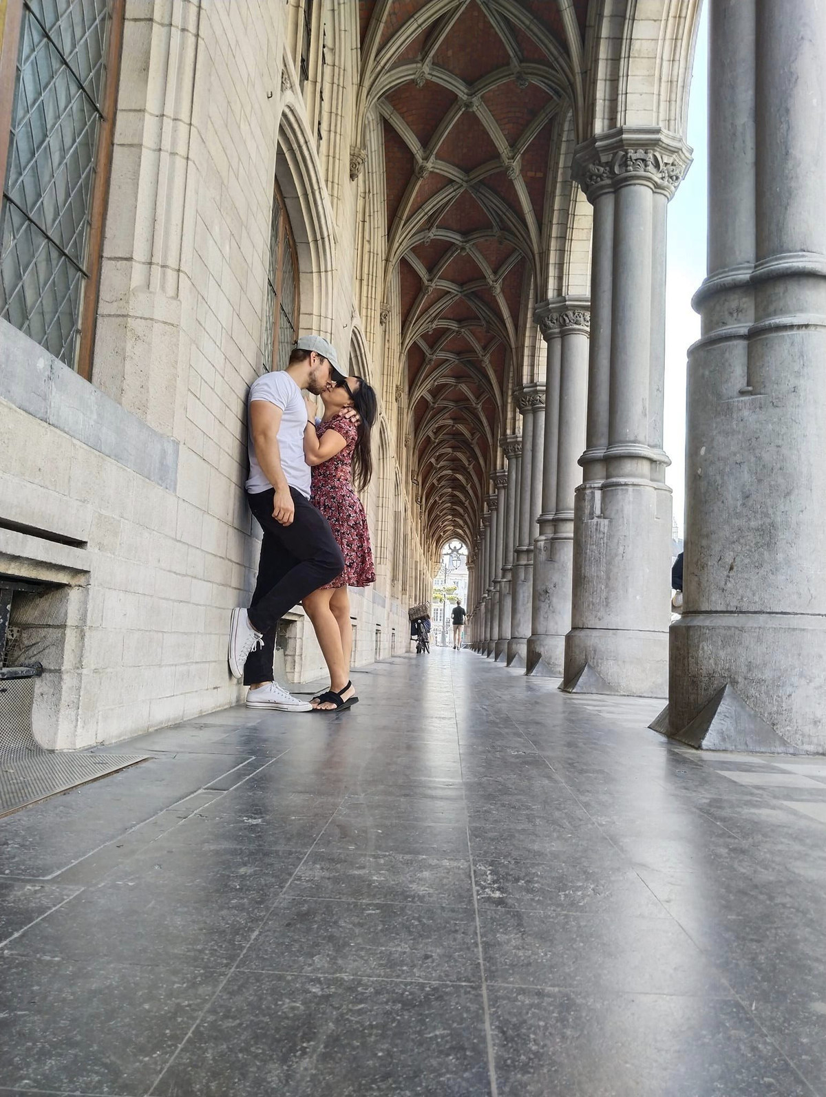 Bởi tình yêu Đà Nẵng “ngay từ cái nhìn đầu tiên” nên Pim xác định sẽ sống ở Việt Nam lâu dài. Anh nhờ một người bạn người Italia tìm chỗ học tiếng Việt. Người bạn này giới thiệu Pim tới chỗ Quyên.