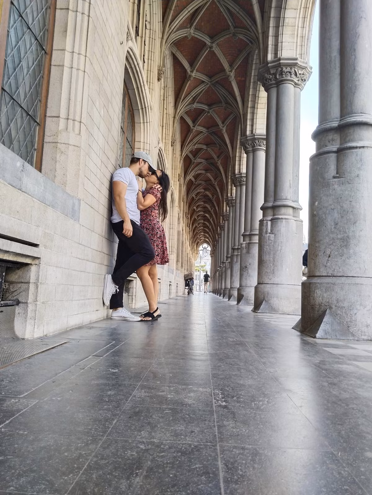 Bởi tình yêu Đà Nẵng “ngay từ cái nhìn đầu tiên” nên Pim xác định sẽ sống ở Việt Nam lâu dài. Anh nhờ một người bạn người Italia tìm chỗ học tiếng Việt. Người bạn này giới thiệu Pim tới chỗ Quyên.