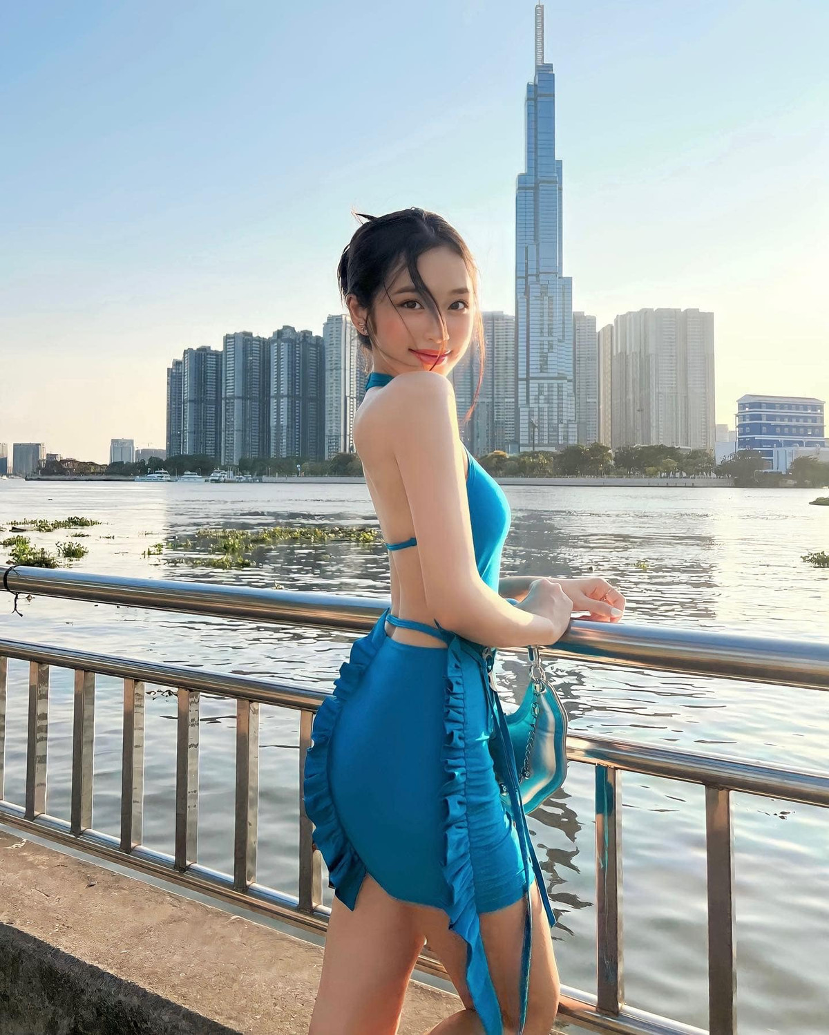 Nguyễn Thị Thảo Trang đến từ Điện Biên. Trước đó cô nàng được mệnh danh là "hot girl Tây Bắc" nhờ loạt ảnh diện trang phục truyền thống của dân tộc Thái.