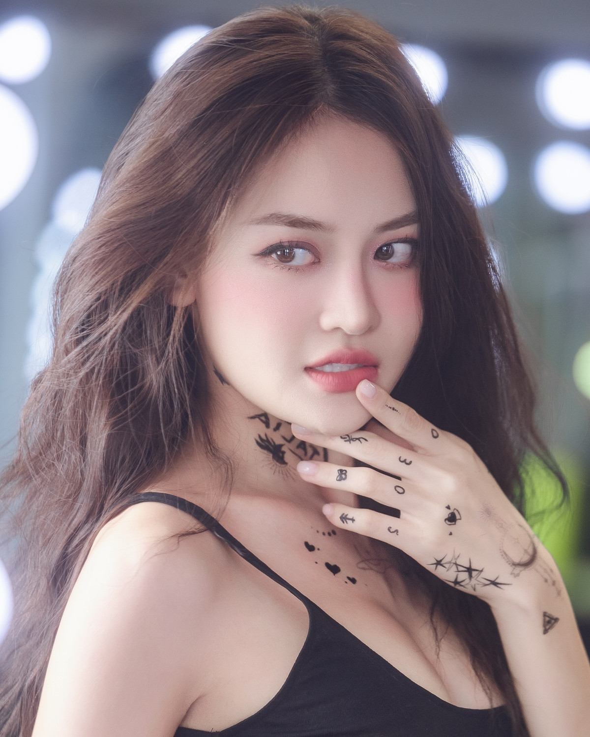 Thùy Anh từ năm 14 nổi lên với vai diễn trong sitcom đình đám thời bấy giờ là "Bộ tứ 10A8". Cô nàng đảm nhận nhân vật Phan Linh – một nữ sinh yêu ca hát và hay mơ mộng.