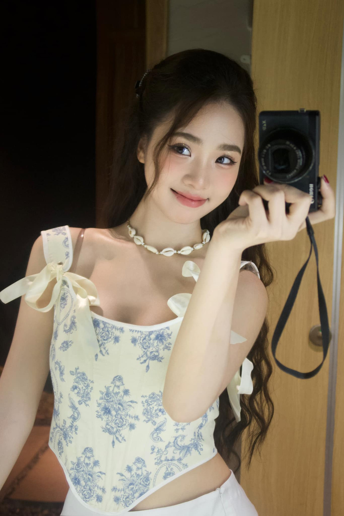 Giọng hát ngọt ngào của Trúc Linh gợi ra hình tượng một cô gái vừa mới lớn, có chút trẻ con, nghịch ngợm, ngang ngược nhưng tràn đầy sức sống, đồng thời cũng vô cùng nữ tính.