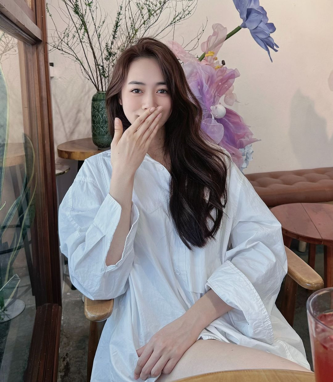 Những bức ảnh được Hằng Habi đăng tải trên trang cá nhân luôn thú hút hàng ngàn lượt yêu thích cùng nhiều bình luận khen ngợi nhan sắc.