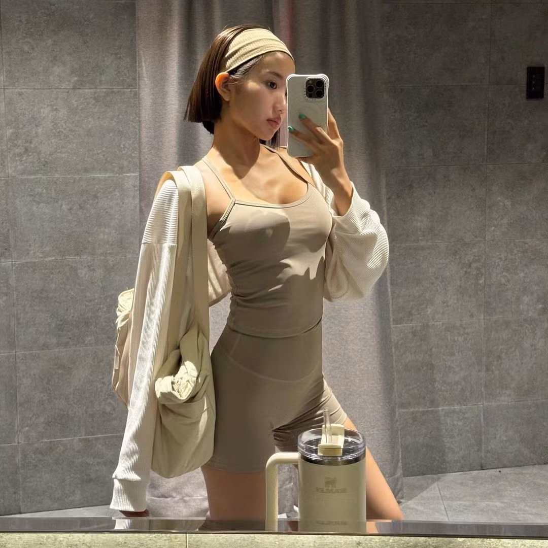 Hiện tại Huyền 2k4 sở hữu trang Instagram có tận 3 triệu lượt theo dõi và 8 triệu follower trên TikTok. Mỗi bài đăng đều nhận về lượng tương tác khổng lồ.