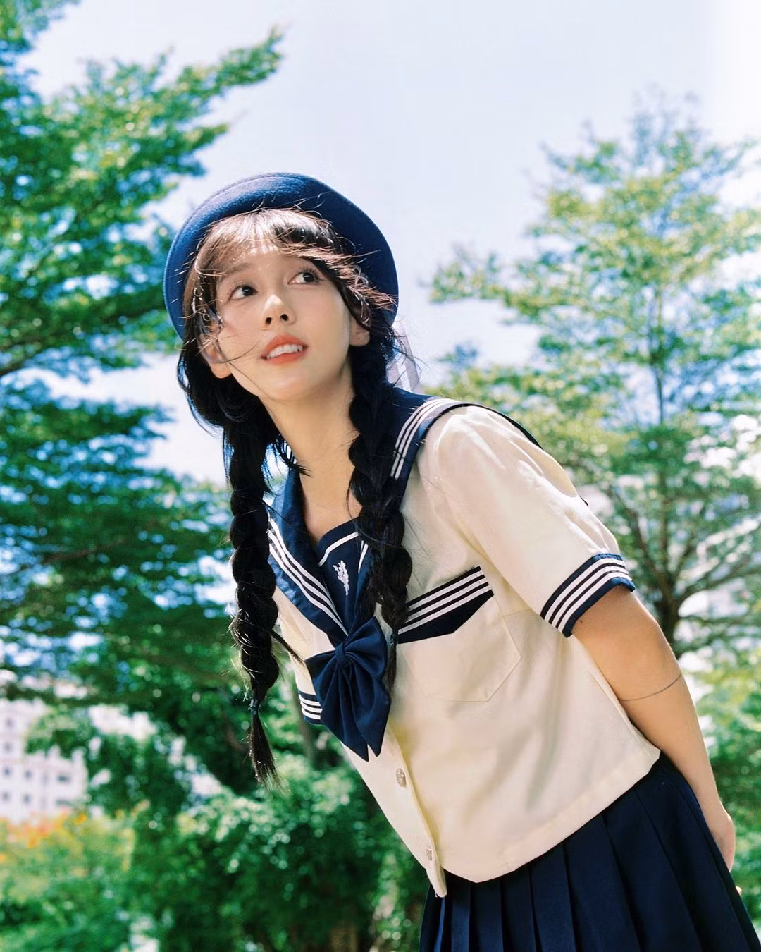 "Thánh nhạc chế" không ngại thử mình trong những hình ảnh khác nhau.