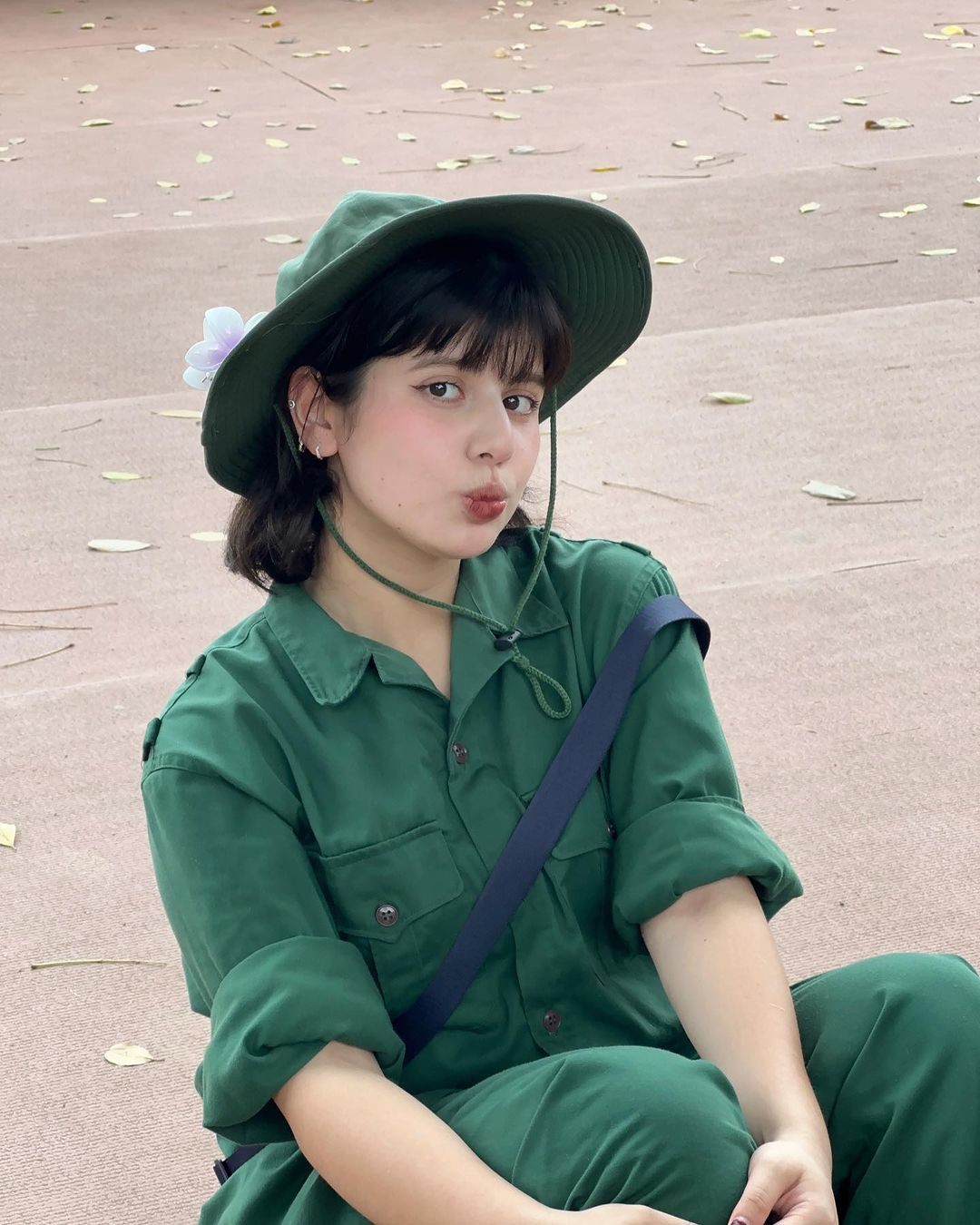 Loạt ảnh đi quân sự của bông hồng lai từng khiến mạng xã hội xôn xao.