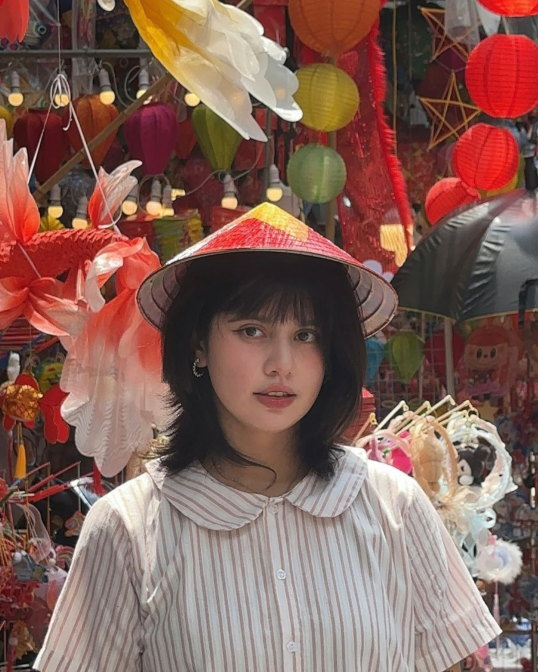 Nhan sắc xinh đẹp như thiên thần cùng nụ cười ngọt ngào của cô bạn trong loạt ảnh đốn tim người đối diện.