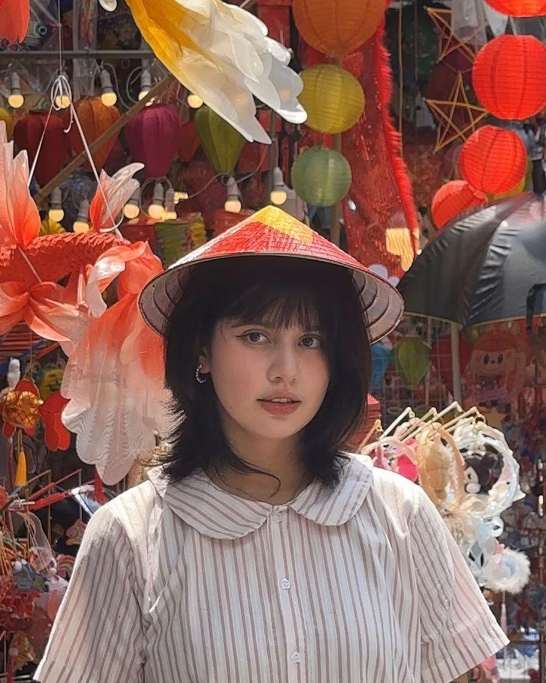 Nhan sắc xinh đẹp như thiên thần cùng nụ cười ngọt ngào của cô bạn trong loạt ảnh đốn tim người đối diện.