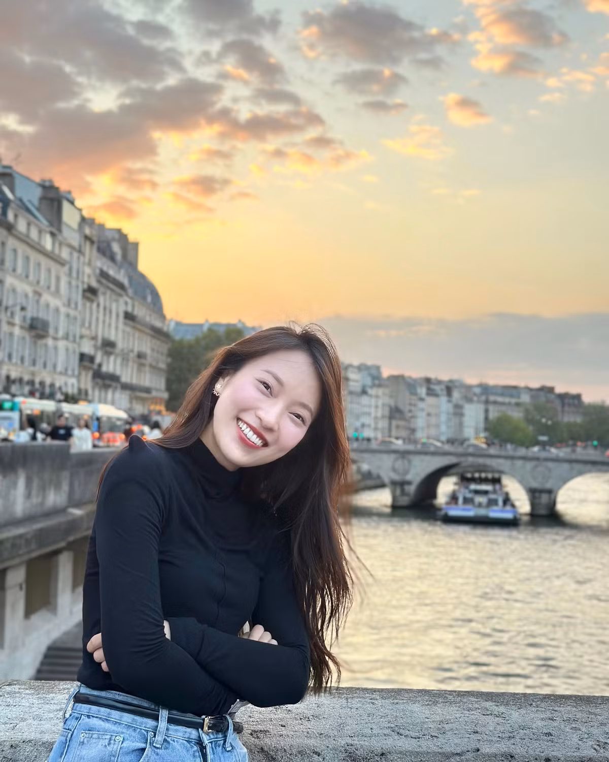 MC Khánh Vy được khán giả biết đến với khả năng ngoại ngữ tốt, cô nàng cũng thường xuyên sáng tạo nhiều nội dung liên quan đến trao đổi, giao tiếp tiếng Anh hay chia sẻ những tip học tiếng anh hữu ích.