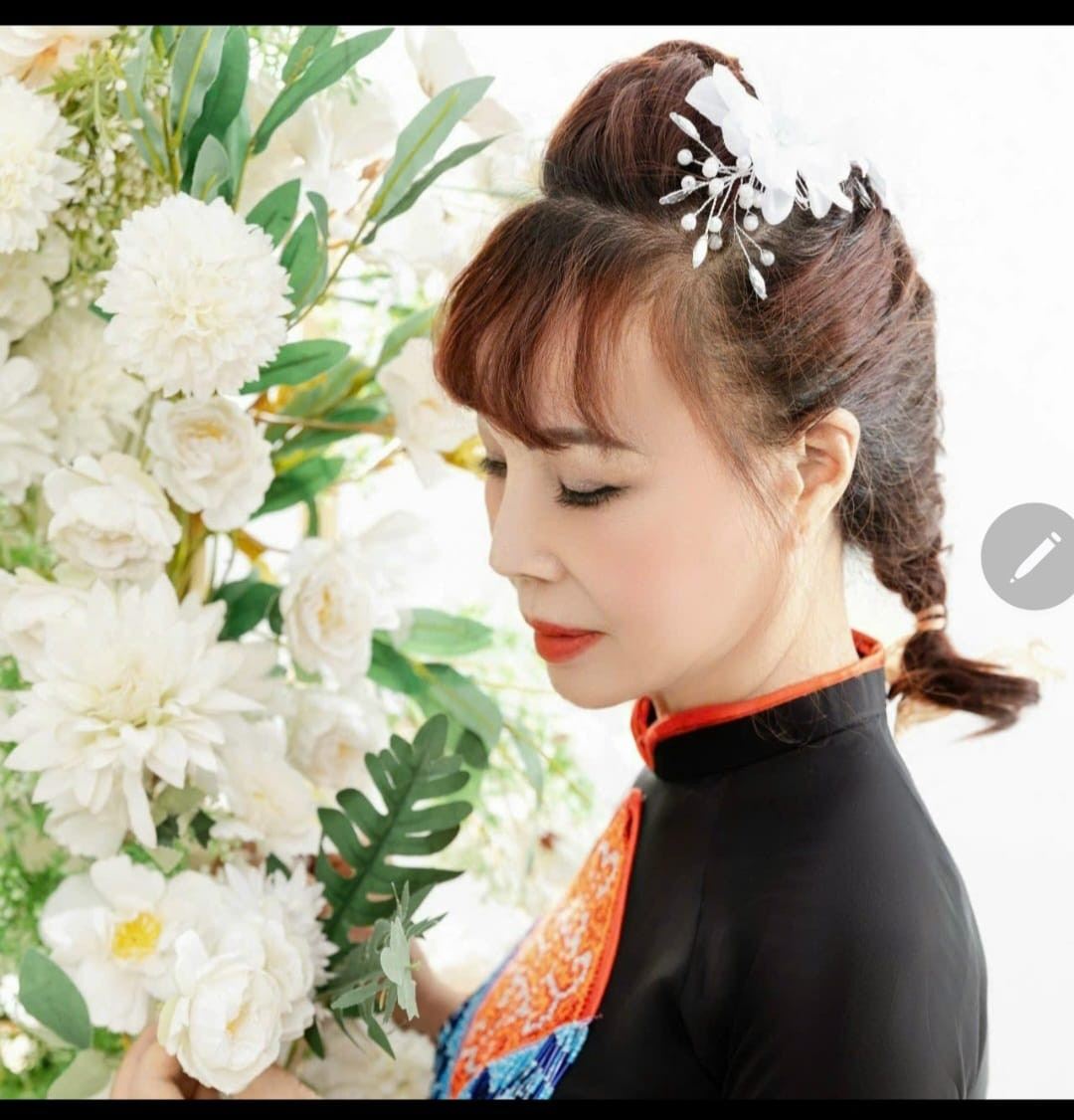 Trong những hình ảnh được đăng tải trên trang cá nhân, Thu Sao xuất hiện với vẻ ngoài trẻ trung khiến nhiều người không đoán được chị đã ngoài tuổi 60.