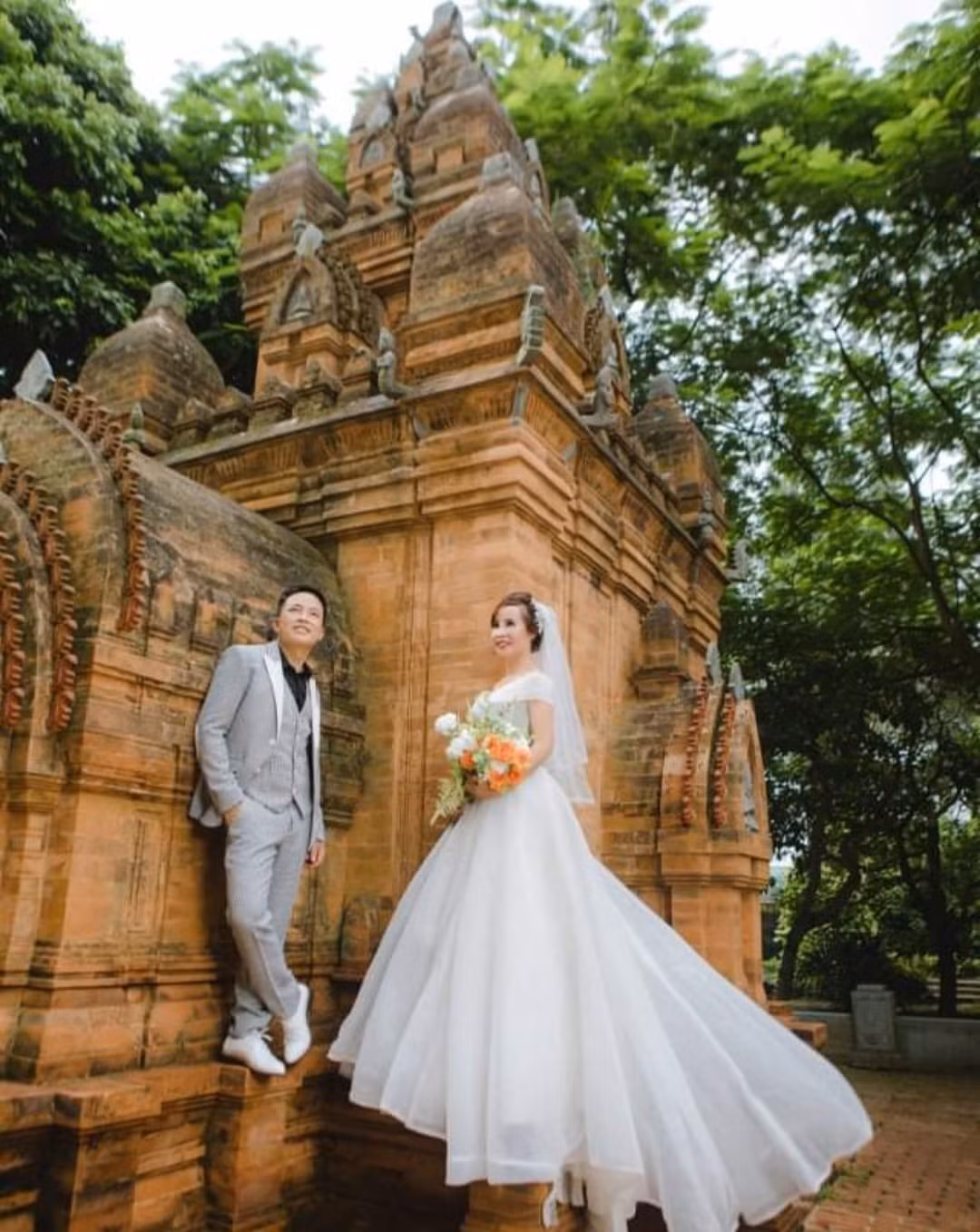 Hàng ngày, chị Thu Sao chỉ nấu cơm, những việc còn lại trong nhà, anh Hoa Cương lo cả. Trong mắt chị , ông xã là người tử tế, chín chắn, điềm đạm. (Ảnh: FBNV)